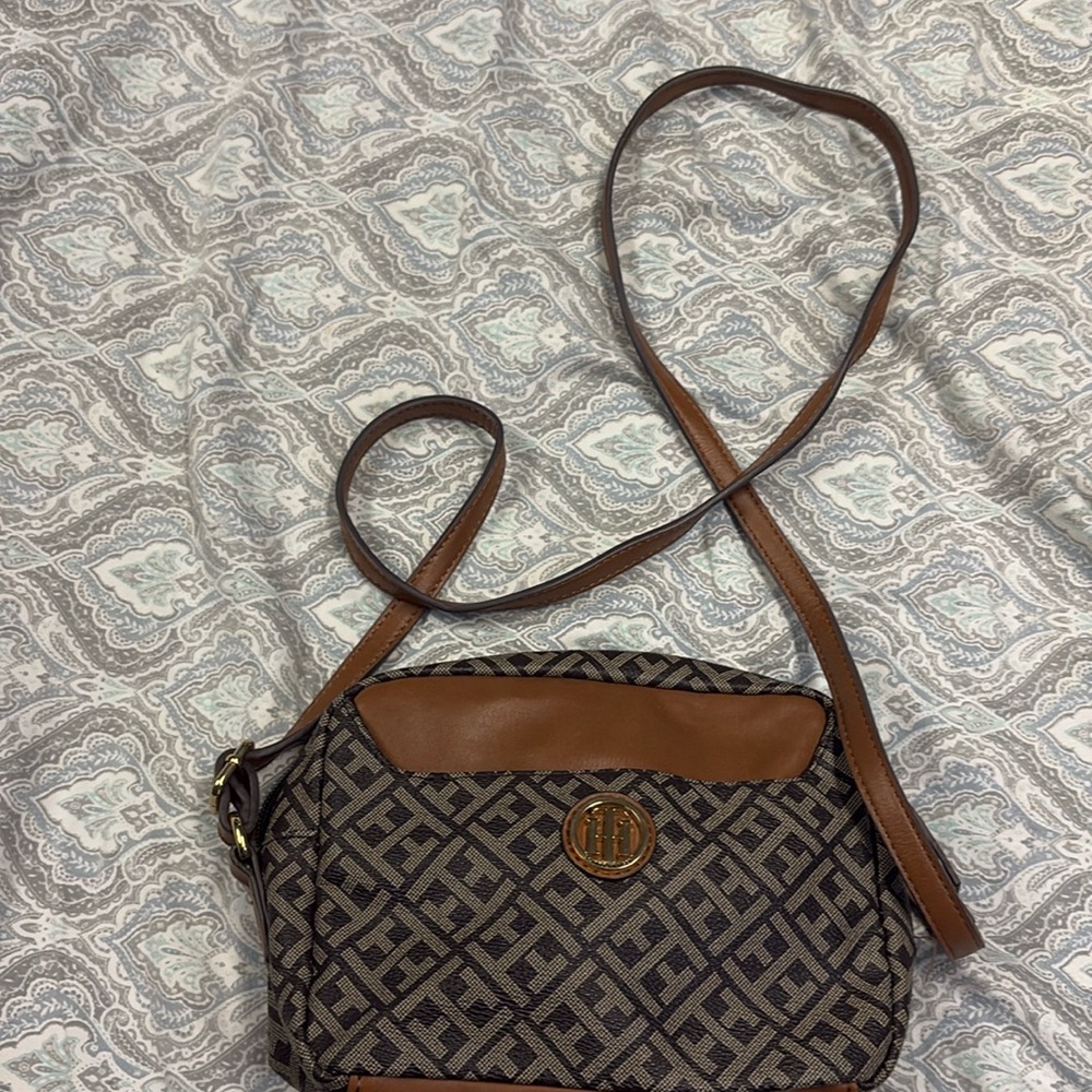 Very cute compact crossbody